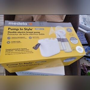 Medela Max Flow Breast Pump-Brand New Never Used